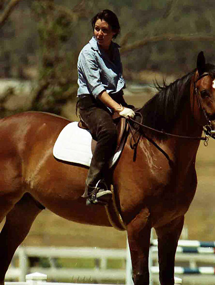 Shannen Doherty riding horse