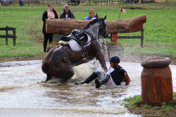 15 Situations You Realize Things Aren’t Going To End Well 13 fall from horse water
