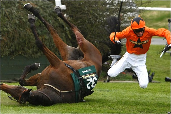 15 Situations You Realize Things Aren’t Going To End Well 9 falling man from horse