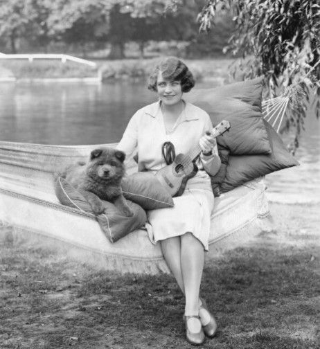 14 Celebrities Who Are Major Chow Chow Lovers 10