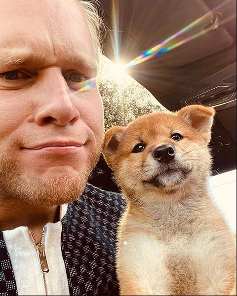 10 Celebrities Who Are Major Akita Inu Lovers 9