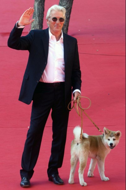 10 Celebrities Who Are Major Akita Inu Lovers 10