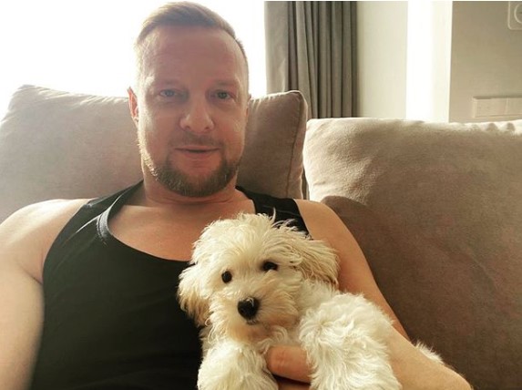 15 Celebrities Who Are Major Bichon Frise Lovers 11